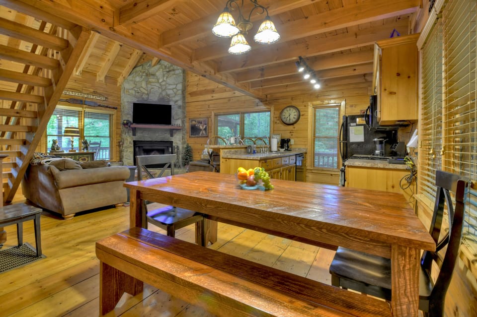 This North Georgia Cabin rental is ideal for small families 