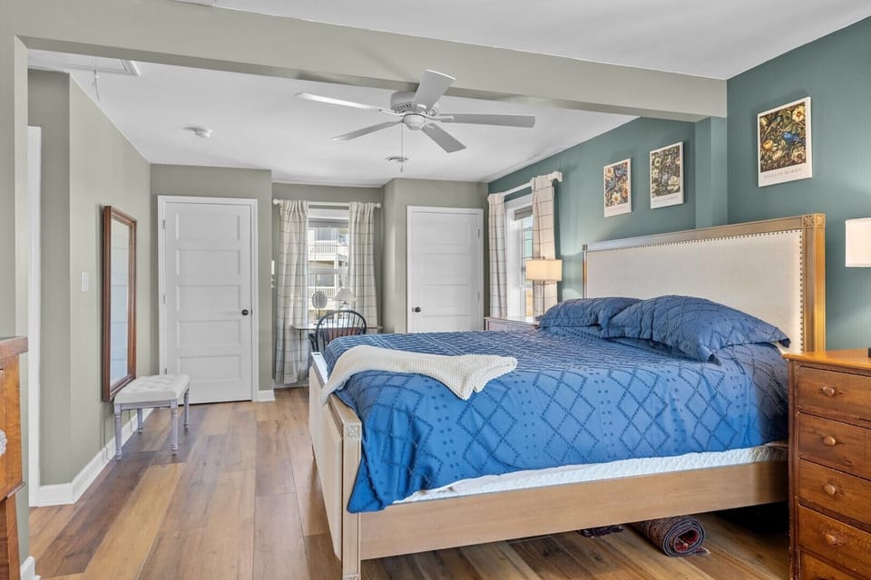 Bedroom 2 - Top Level