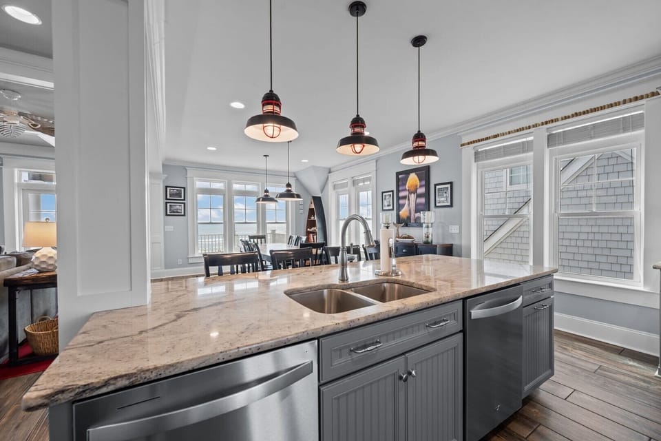 Expansive Kitchen - Double Dishwashers