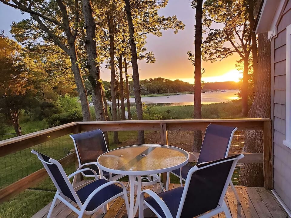 Private deck with BBQ and spectacular views of nature