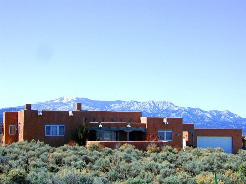 Full southern mountain range views