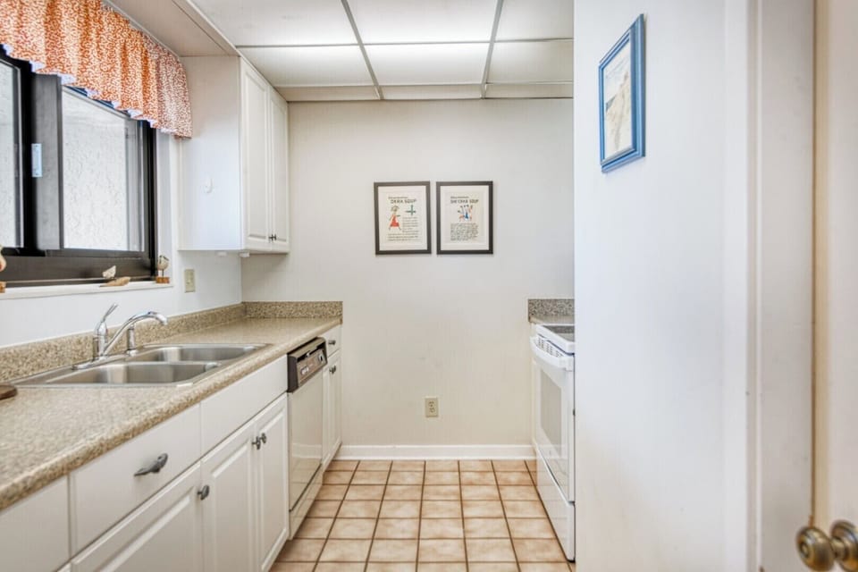 Marlin Quay 108 - Kitchen