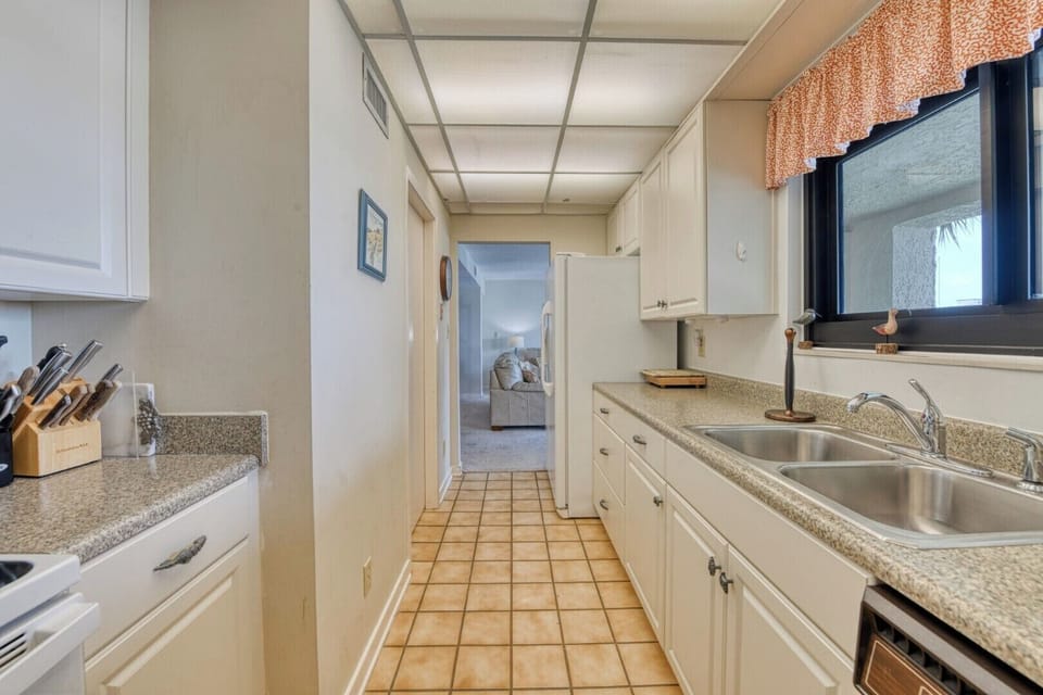 Marlin Quay 108 - Kitchen