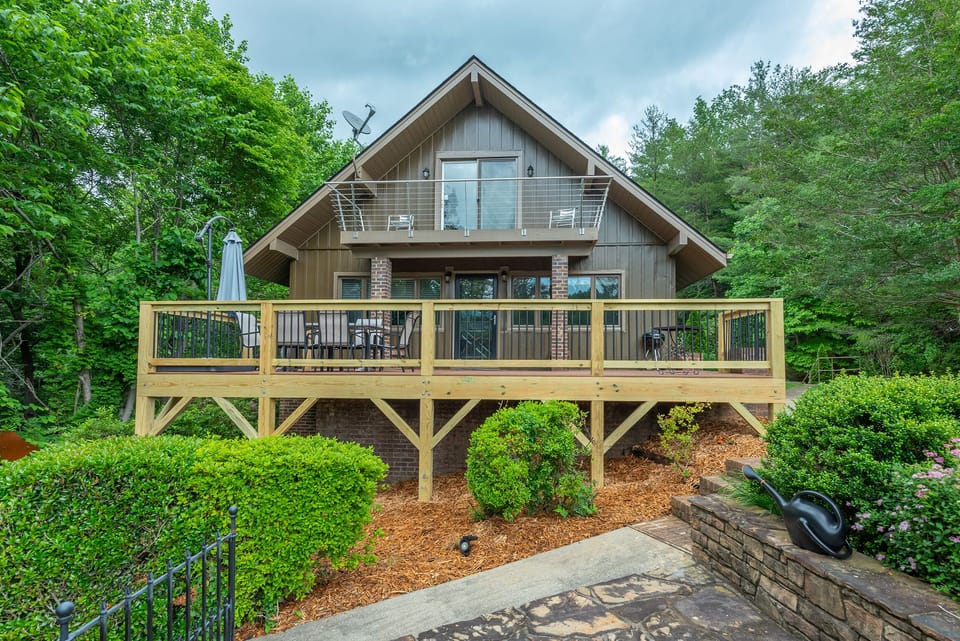 This gorgeous lakefront jewel is in close proximity to the quaint village of Chimney Rock & Lake Lure!