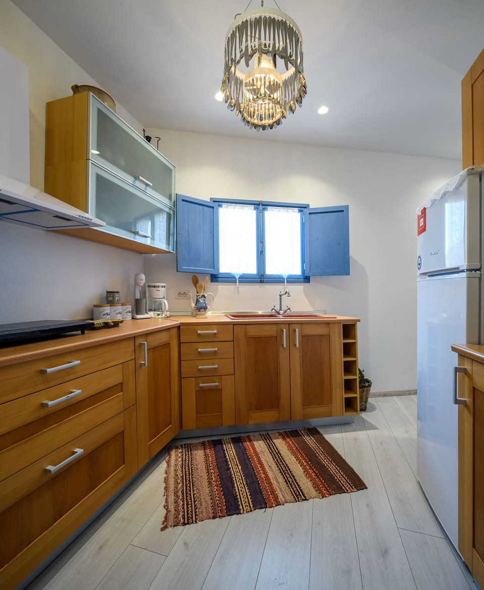 Traditional House | Private kitchen | Fridge, oven, stovetop, espresso maker