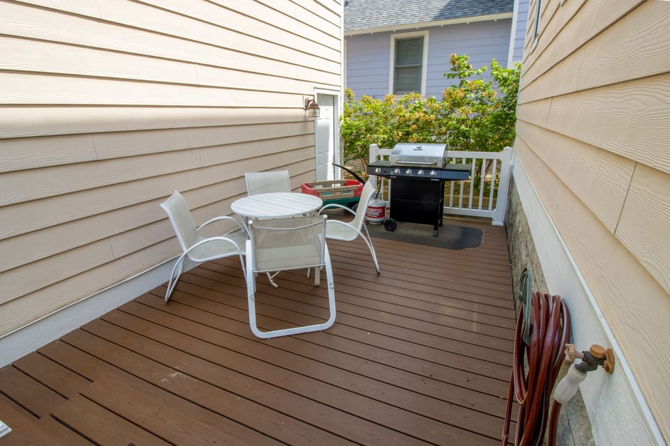 Outdoor Living | Back Deck