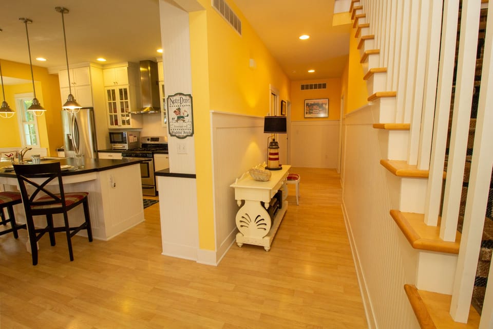 Main Level | Hallway
