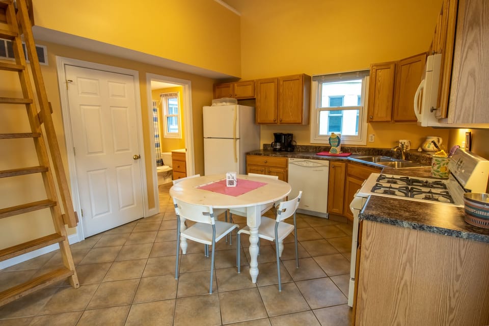 Guest House | Dining | Kitchen