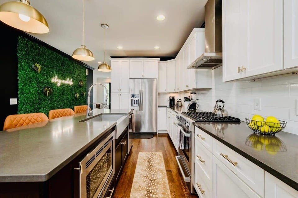 Professional kitchen, fully stocked with any utensils you could need!