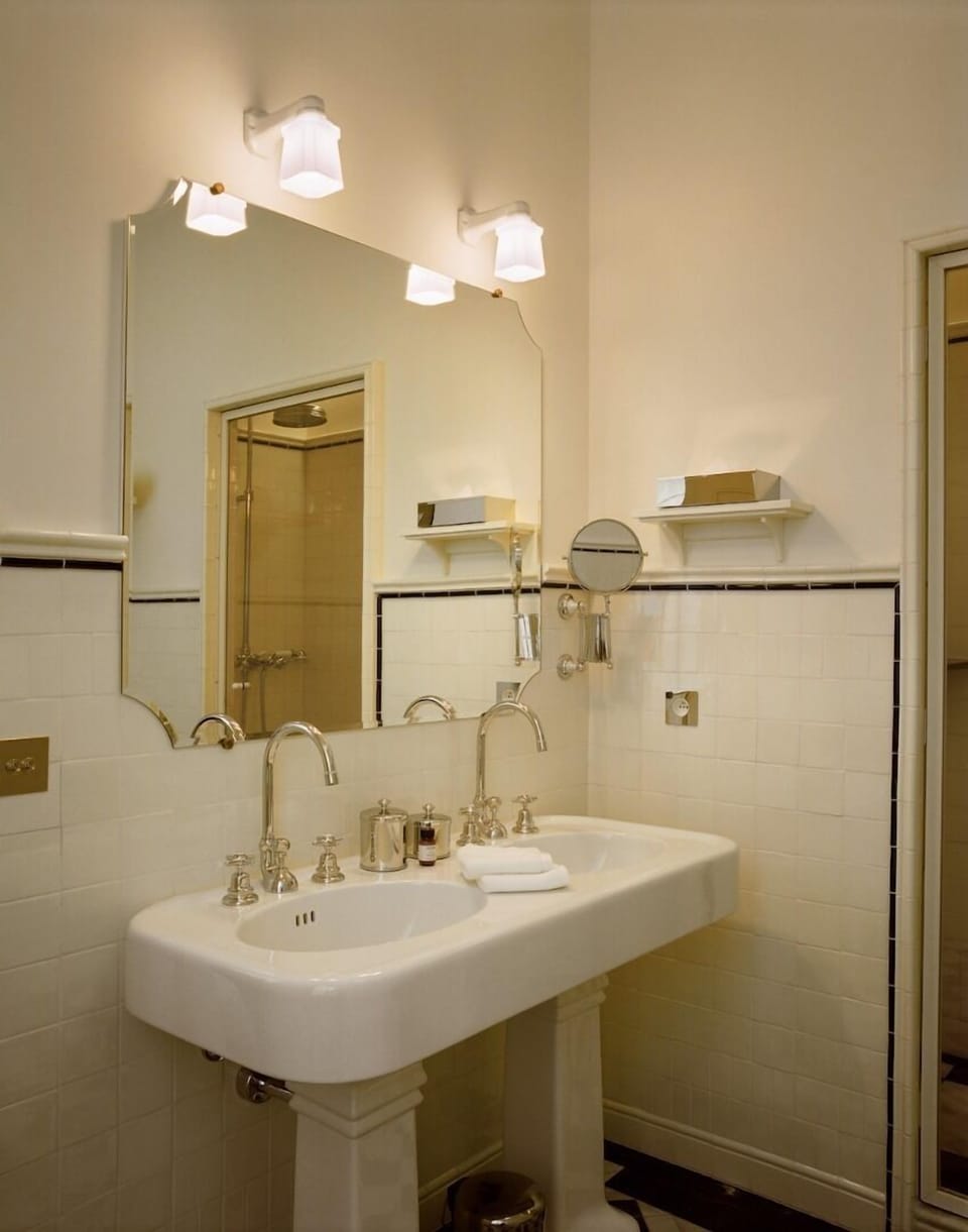 Premier Double Room, Bathtub | Bathroom | Designer toiletries, hair dryer, bathrobes, slippers