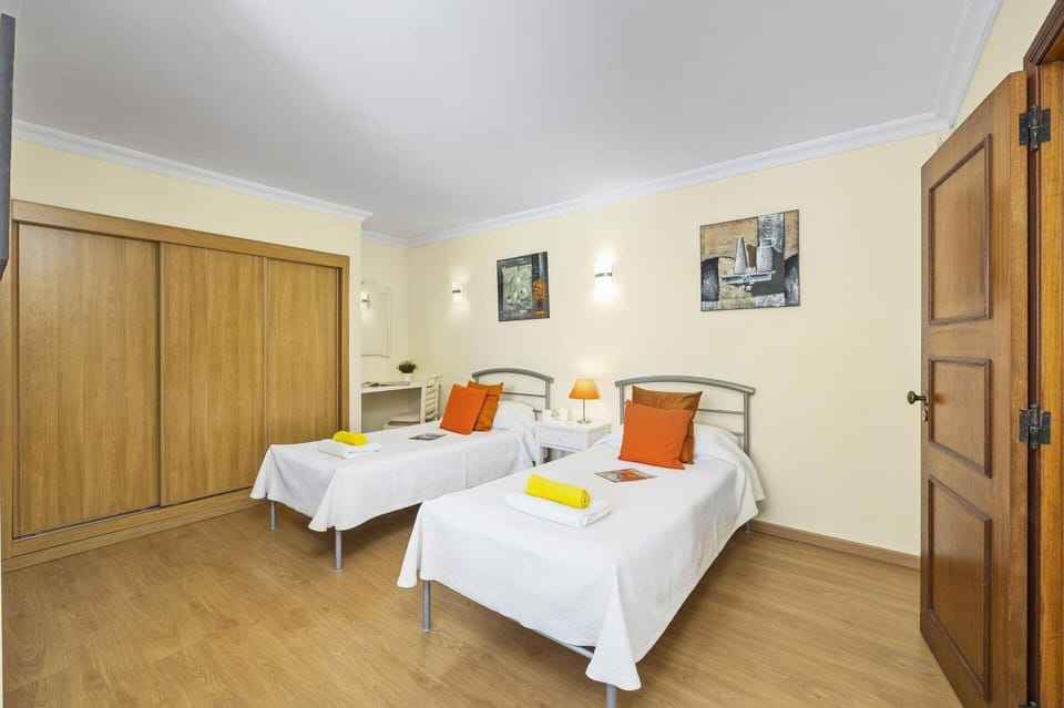 Villa Canas image