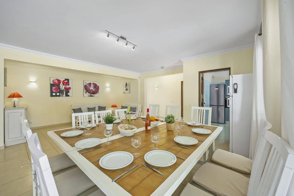 Villa Canas image