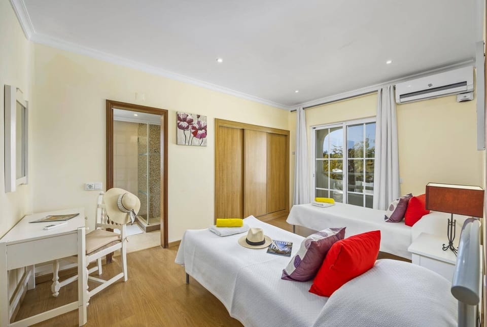 Villa Canas image