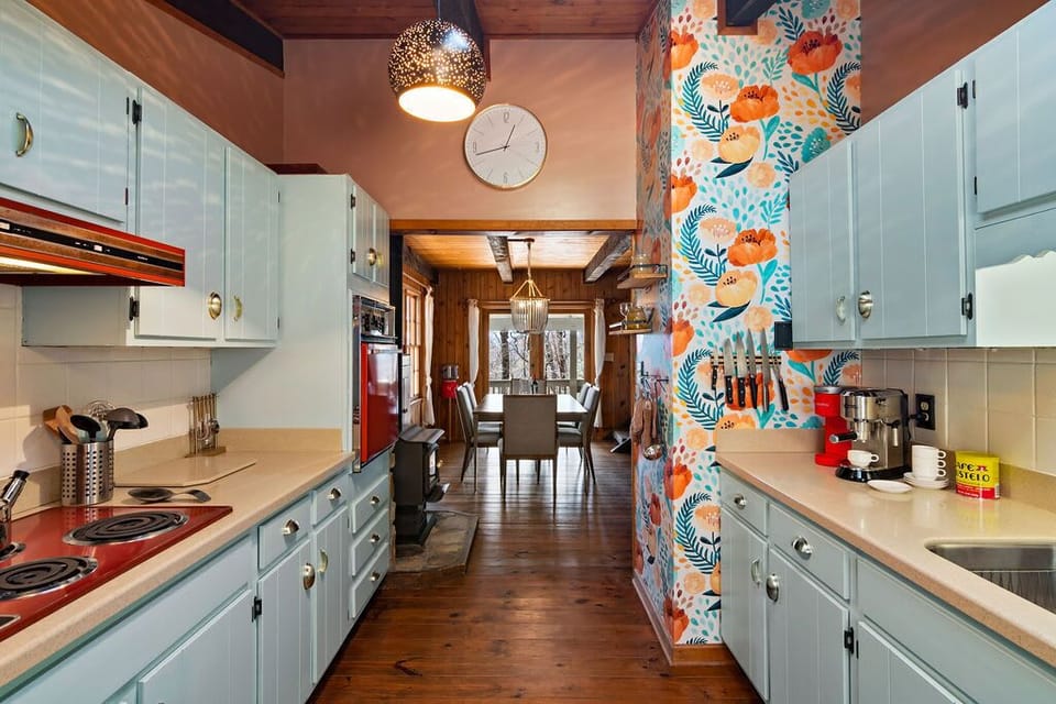Fully Stocked kitchen!