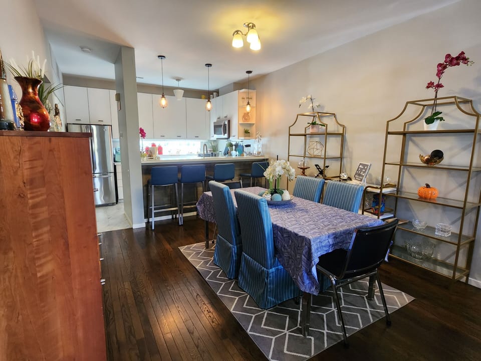 Dining room with sitting for 6