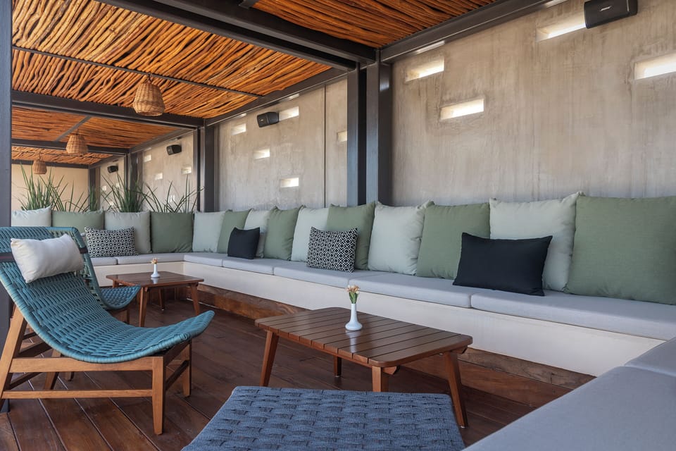 Poolside bar
