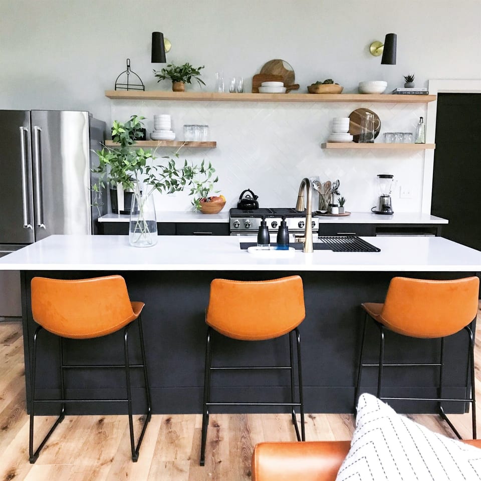 Kitchen Island w/ seating