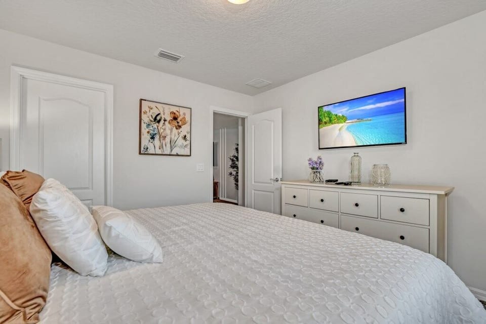 8911Zurich,WindsorAtWestside_39