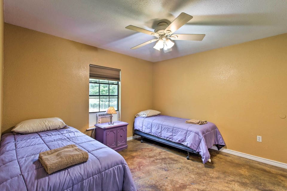 Bedroom 1 | 2 Twin Beds