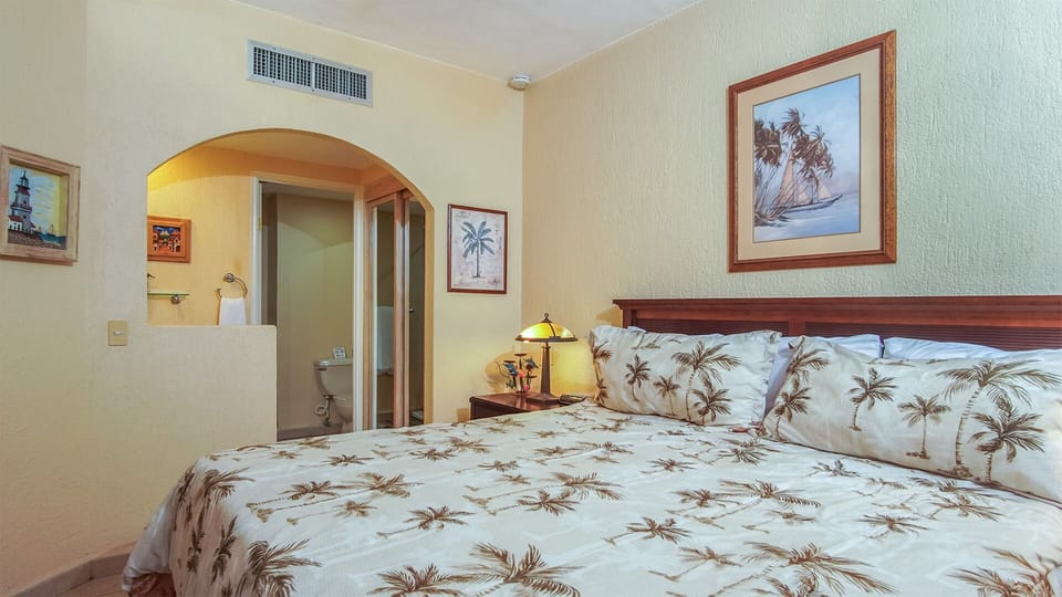 Mastert bedroom and attached bathroom.