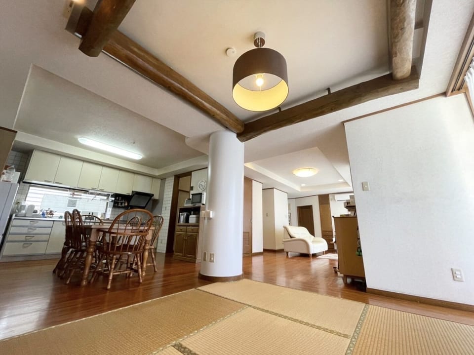 5 bedrooms, iron/ironing board, WiFi (free), bed sheets