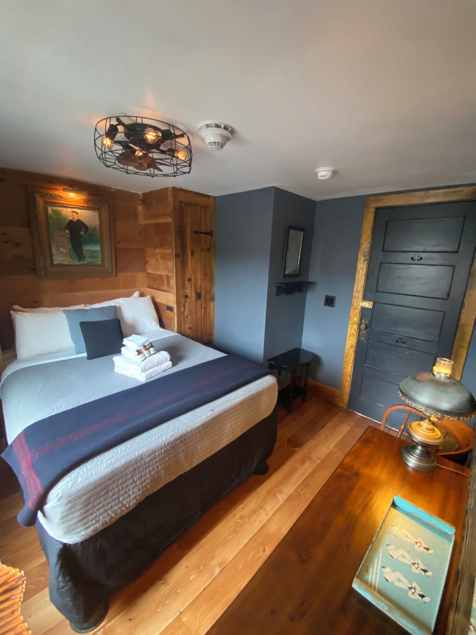 Men's 1 double bed, Shared Bathroom | WiFi (free), individually decorated, individually furnished, bed sheets