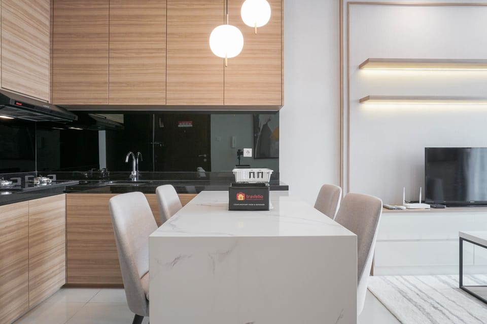 Room | Private kitchen | Fridge, stovetop, cookware/dishes/utensils