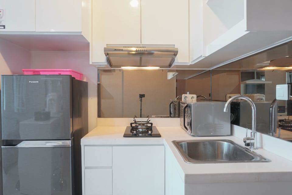 Room | Private kitchen | Fridge, stovetop, cookware/dishes/utensils