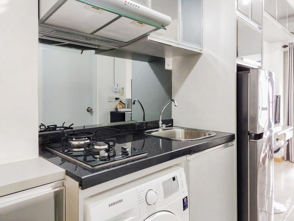 Room | Private kitchen | Fridge, stovetop, dishwasher, cookware/dishes/utensils