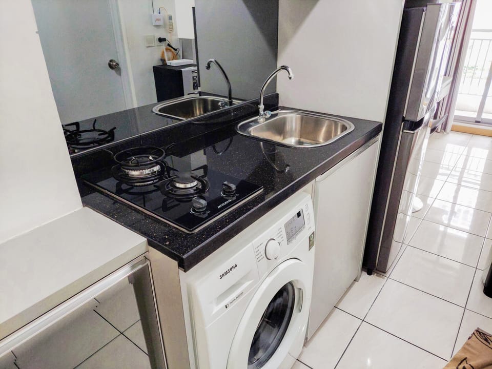 Room | Private kitchen | Fridge, stovetop, dishwasher, cookware/dishes/utensils