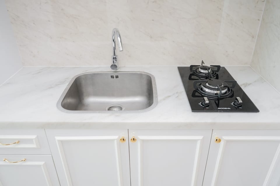Room | Private kitchen | Fridge, stovetop, cookware/dishes/utensils
