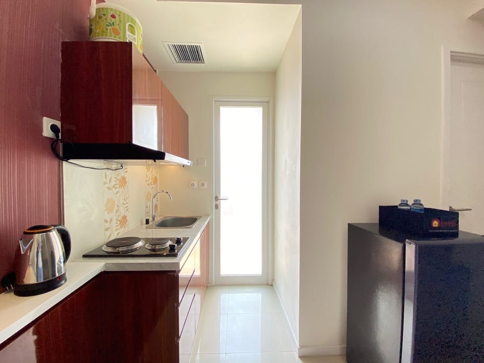 Room | Private kitchen | Fridge, stovetop, cookware/dishes/utensils