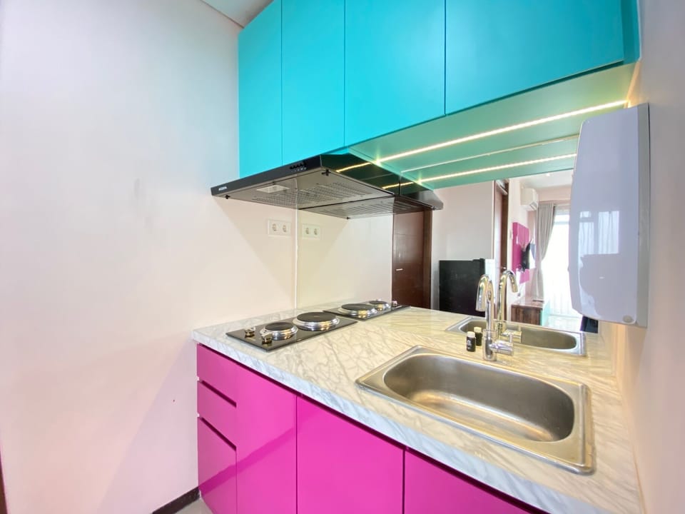 Room | Private kitchen | Fridge, stovetop, cookware/dishes/utensils