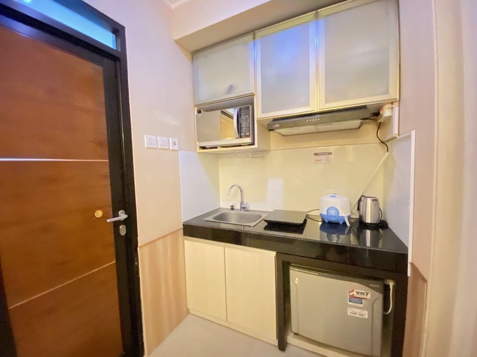 Room | Private kitchen | Fridge, stovetop, dishwasher, cookware/dishes/utensils