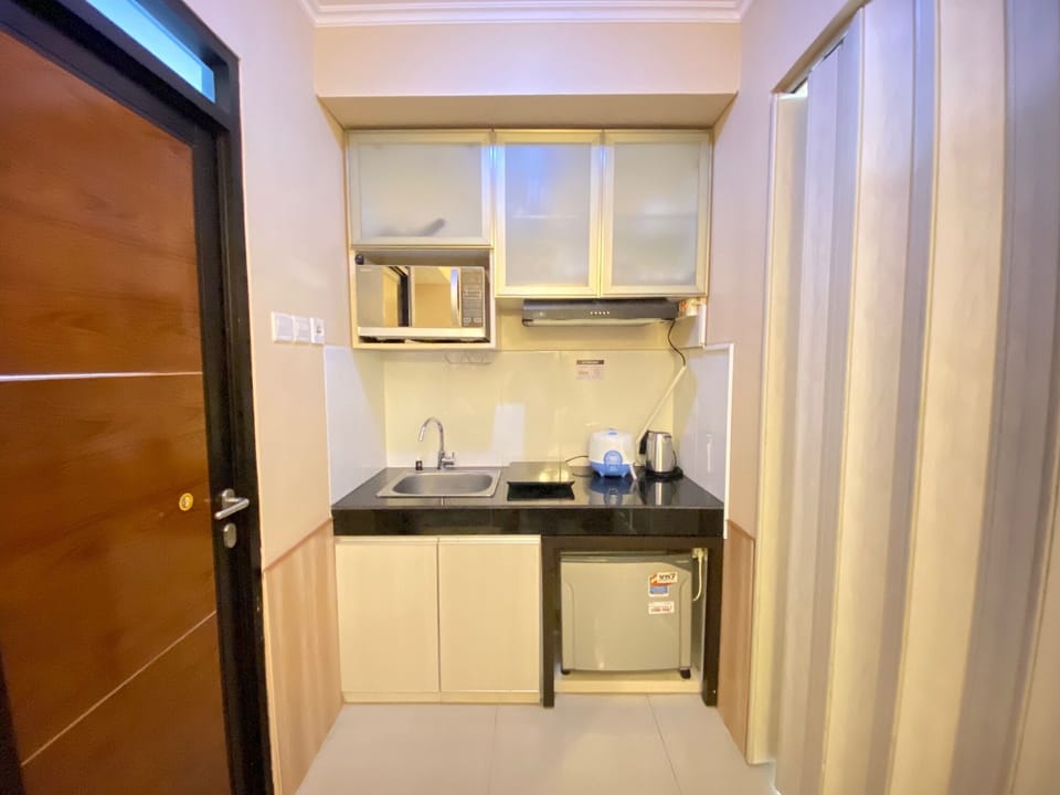 Room | Private kitchen | Fridge, stovetop, dishwasher, cookware/dishes/utensils