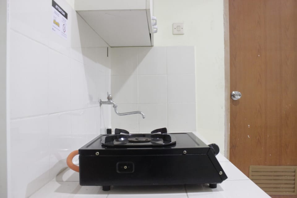 Room | Private kitchen | Fridge, stovetop, cookware/dishes/utensils