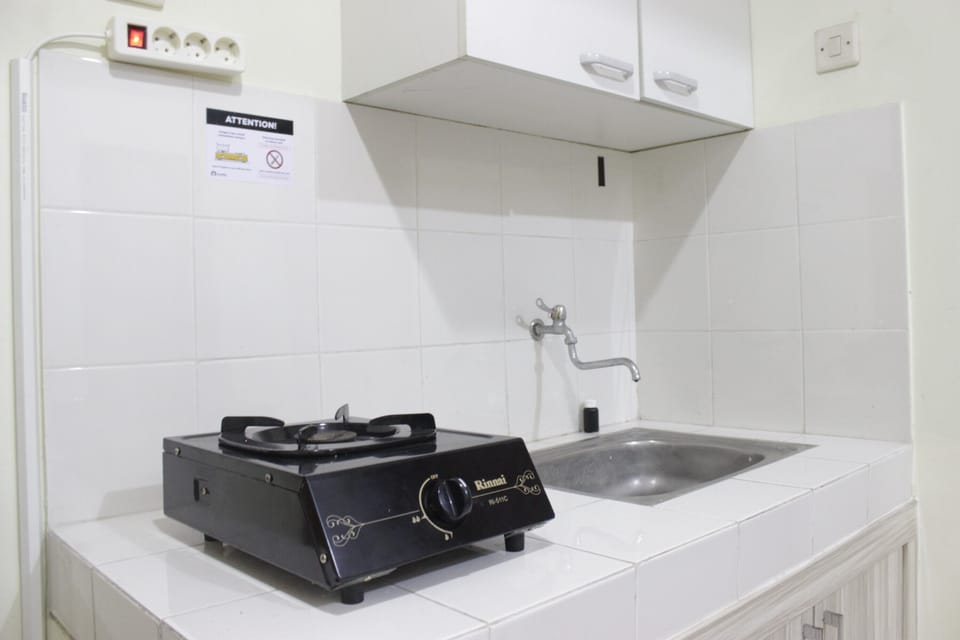 Room | Private kitchen | Fridge, stovetop, cookware/dishes/utensils