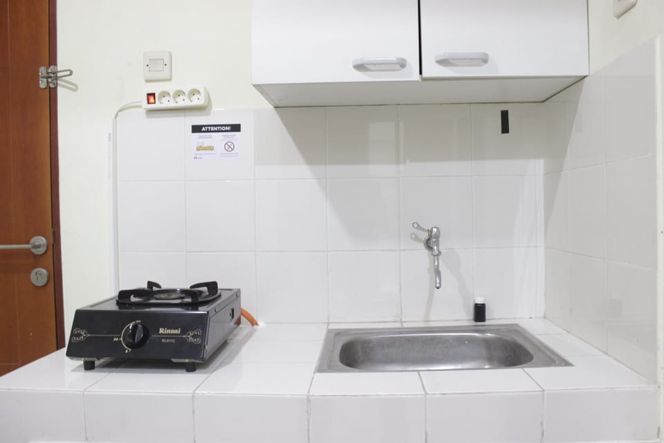 Room | Private kitchen | Fridge, stovetop, cookware/dishes/utensils