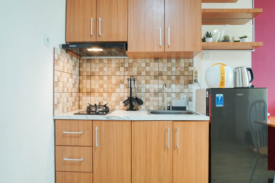 Room | Private kitchen | Fridge, stovetop, cookware/dishes/utensils