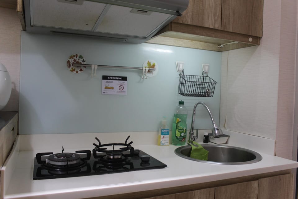 Room | Private kitchen | Fridge, stovetop, cookware/dishes/utensils