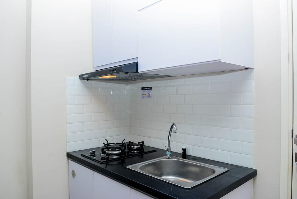 Room | Private kitchen | Fridge, stovetop, cookware/dishes/utensils