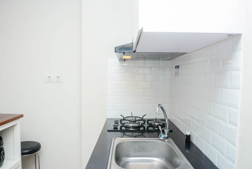 Room | Private kitchen | Fridge, stovetop, cookware/dishes/utensils