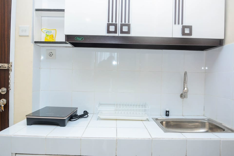 Room | Private kitchen | Fridge, stovetop, cookware/dishes/utensils