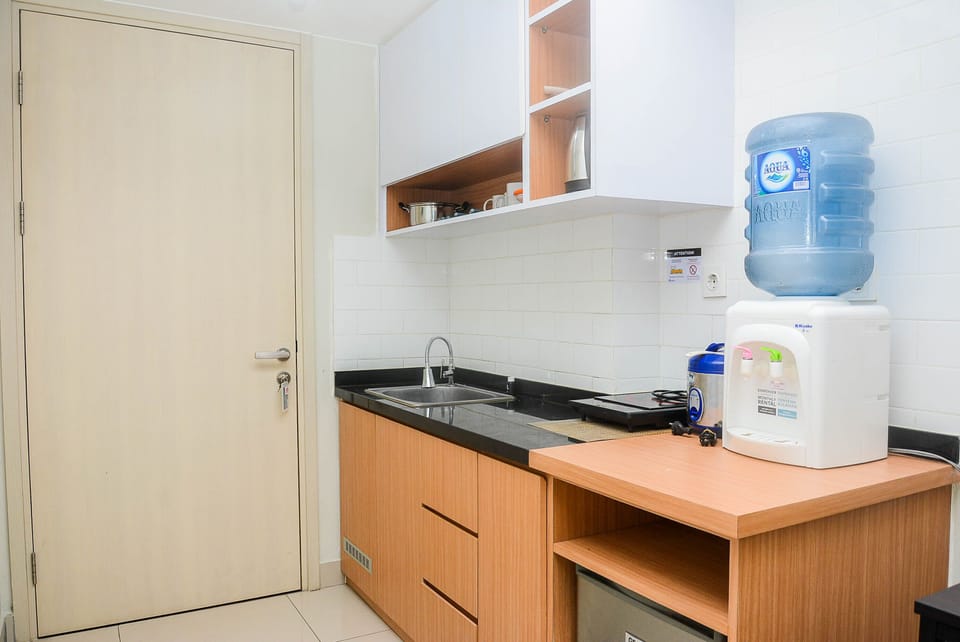 Room | Private kitchen | Fridge, stovetop, cookware/dishes/utensils