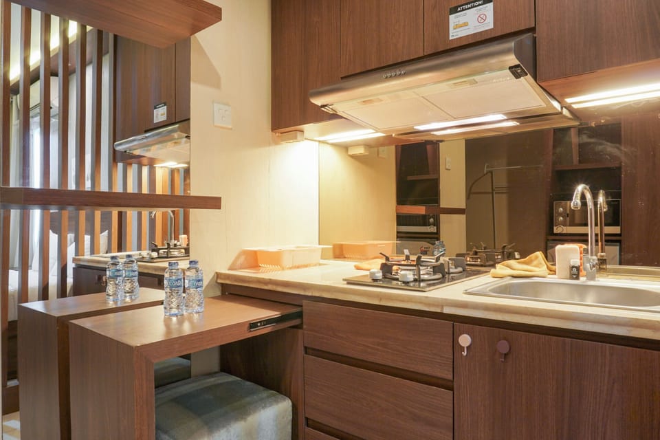Room | Private kitchen | Fridge, stovetop, cookware/dishes/utensils