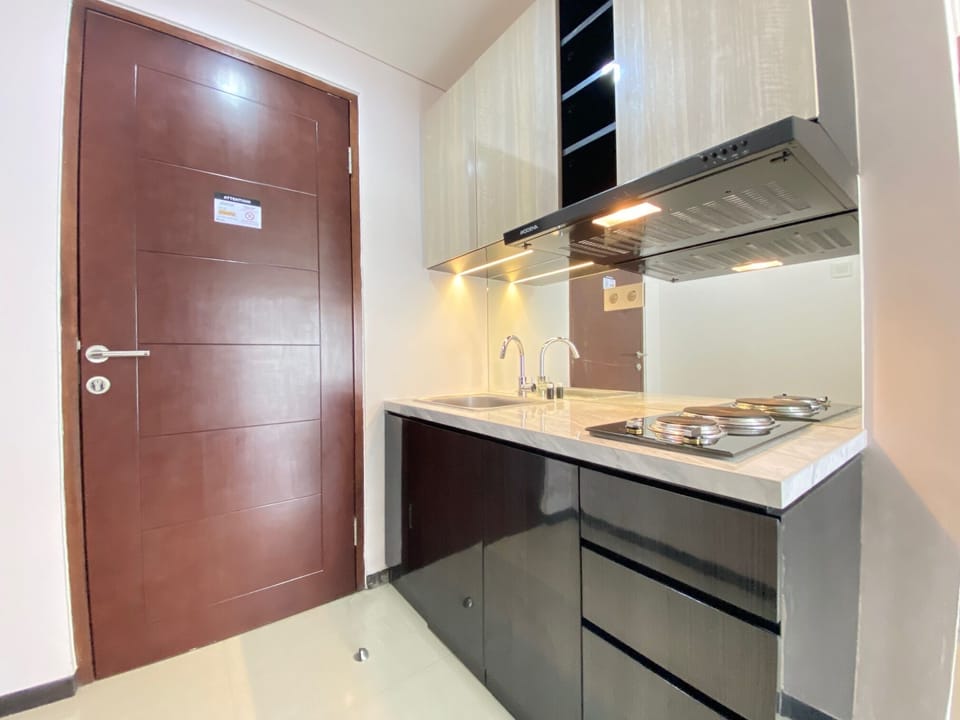 Room | Private kitchen | Fridge, stovetop, dishwasher, cookware/dishes/utensils