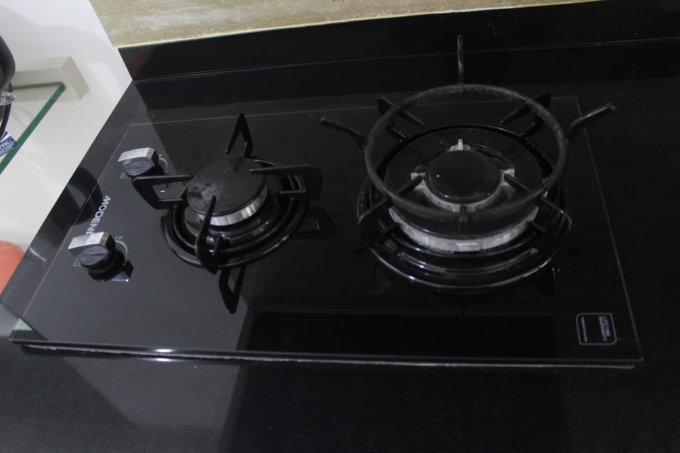 Room | Private kitchen | Fridge, stovetop, cookware/dishes/utensils