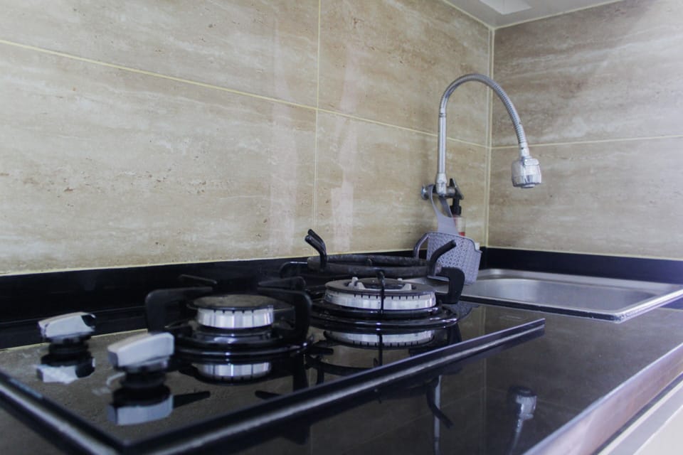 Room | Private kitchen | Fridge, stovetop, cookware/dishes/utensils