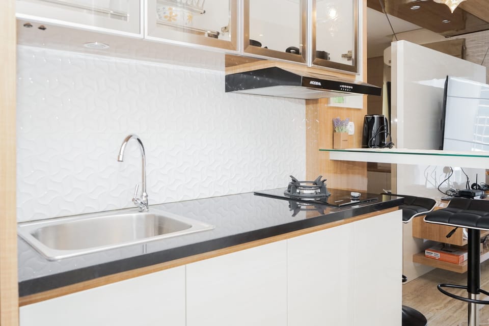 Room | Private kitchen | Fridge, stovetop, cookware/dishes/utensils