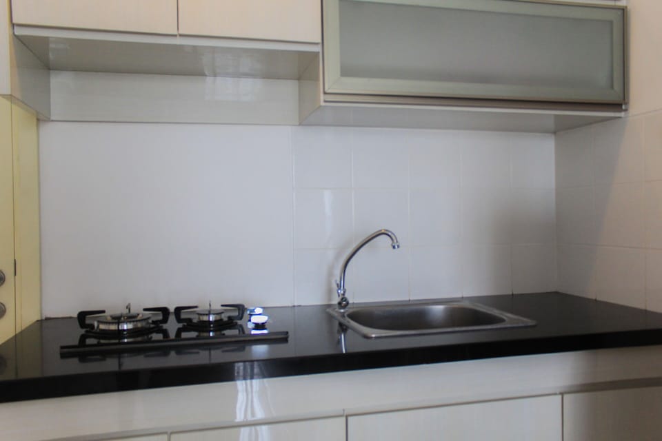 Room | Private kitchen | Fridge, stovetop, cookware/dishes/utensils